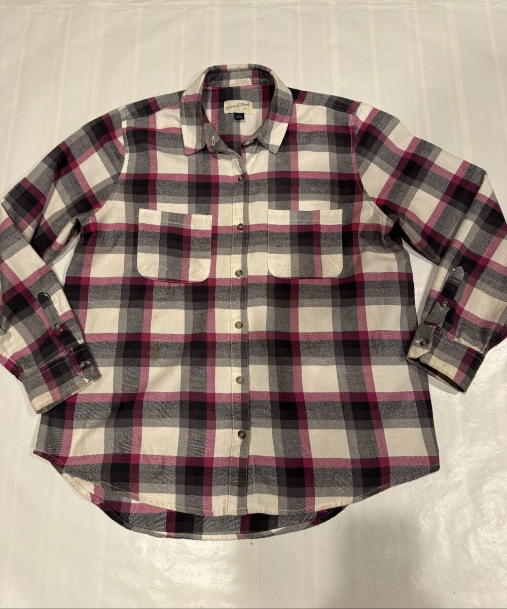Women’s Universal Thread Plaid Flannel Button-Down Shirt – Cream Gray Pink – Sma
